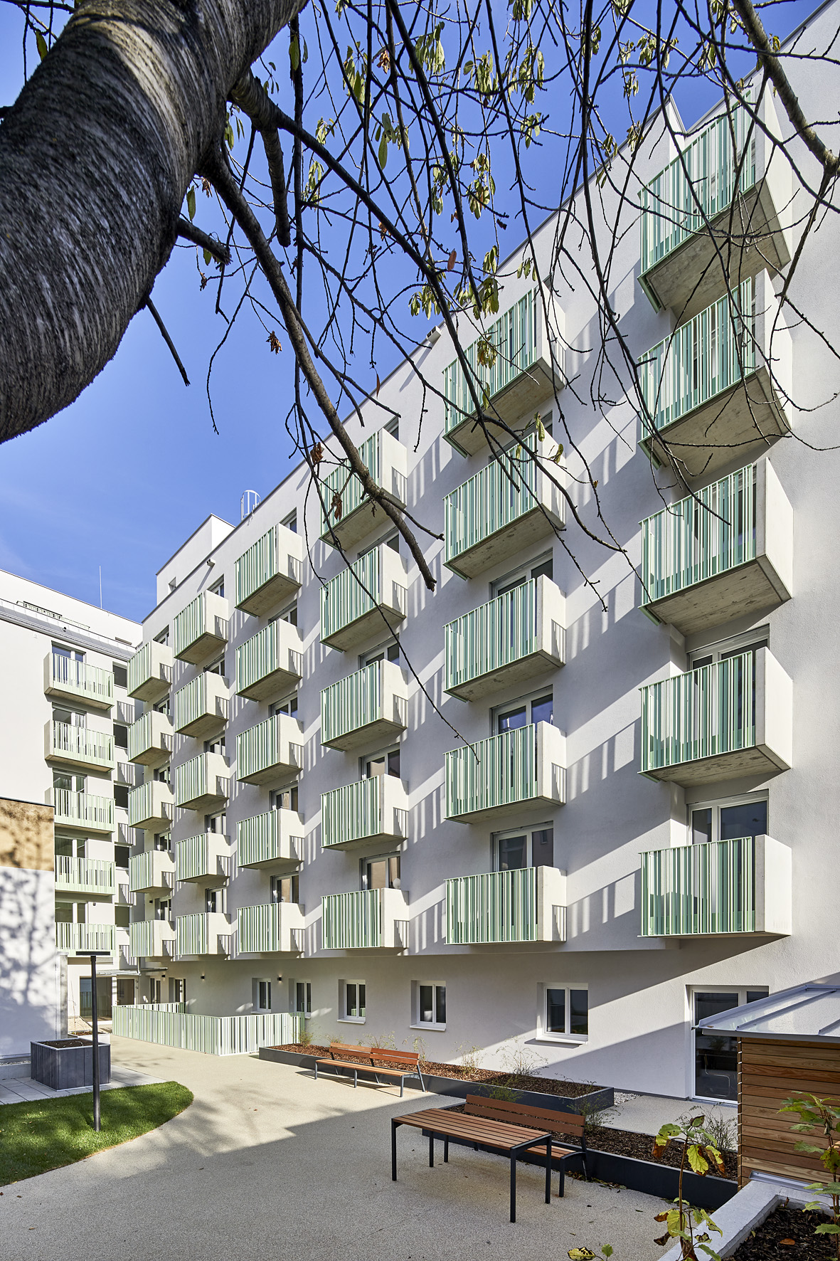 Gesamtaufnahme und Außenansicht des ÖSW Hauses in der Braunspergengasse in 1100 Wien