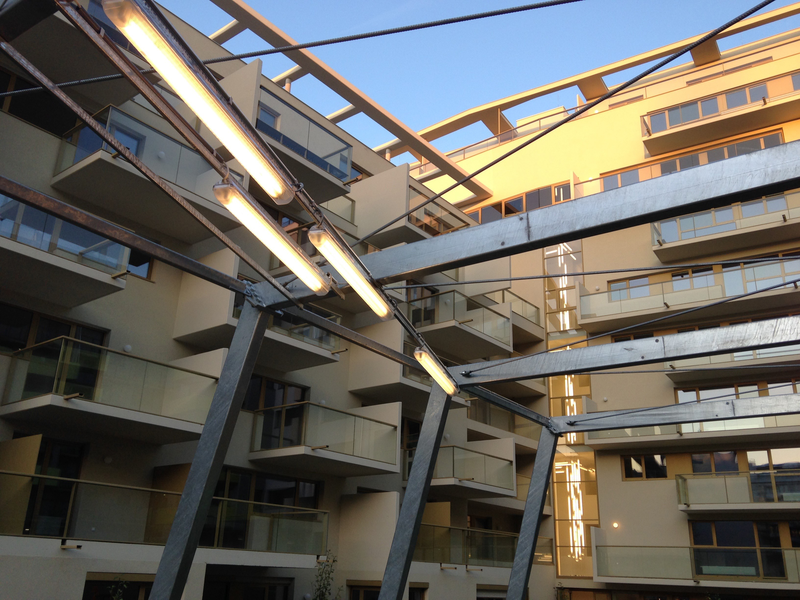 Innenhof Ansicht der Vally Weigl Gasse in Wien Favoriten, 1100 Wien